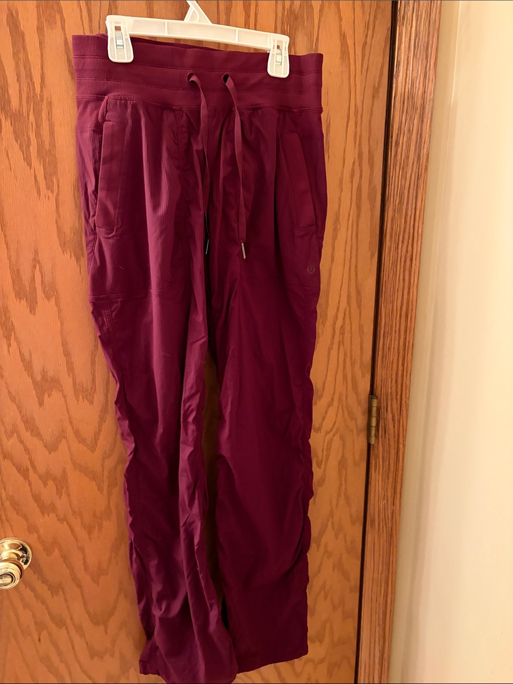 Women’s Lululemon studio dance pants Burgundy/maroon Drawstring 31 length size 4